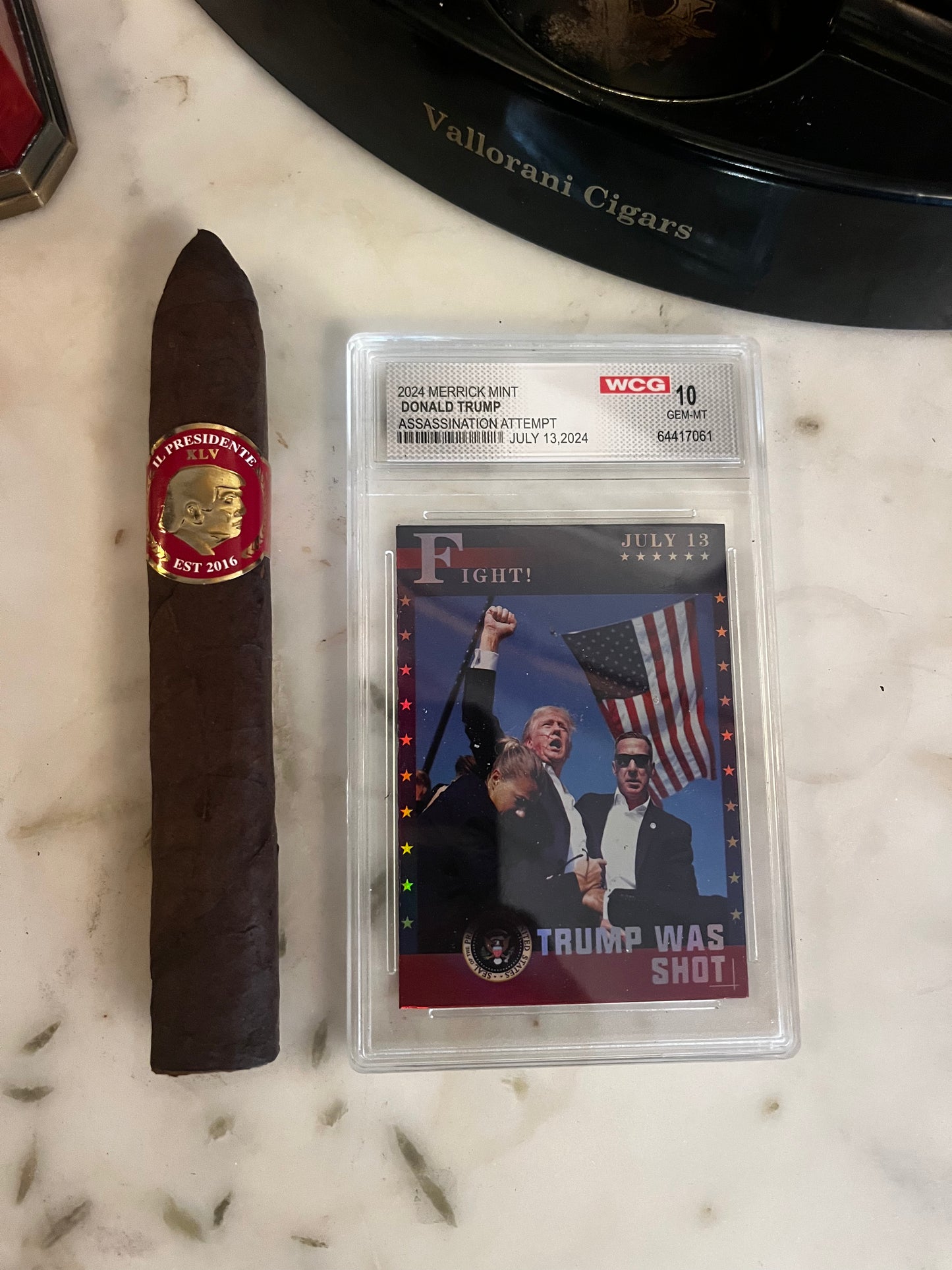 Trump 2016 "il Presidente" Torpedo Cigar & Fight Collector's Card