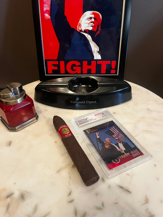 Trump 2016 "il Presidente" Torpedo Cigar & Fight Collector's Card